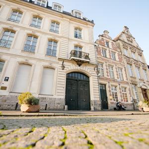 Maisons place Robert Leroy Cambrai